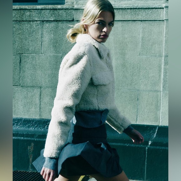 Zara CROPPED FAUX SHEARLING JACKET size Medium in Ecru - Picture 4 of 4